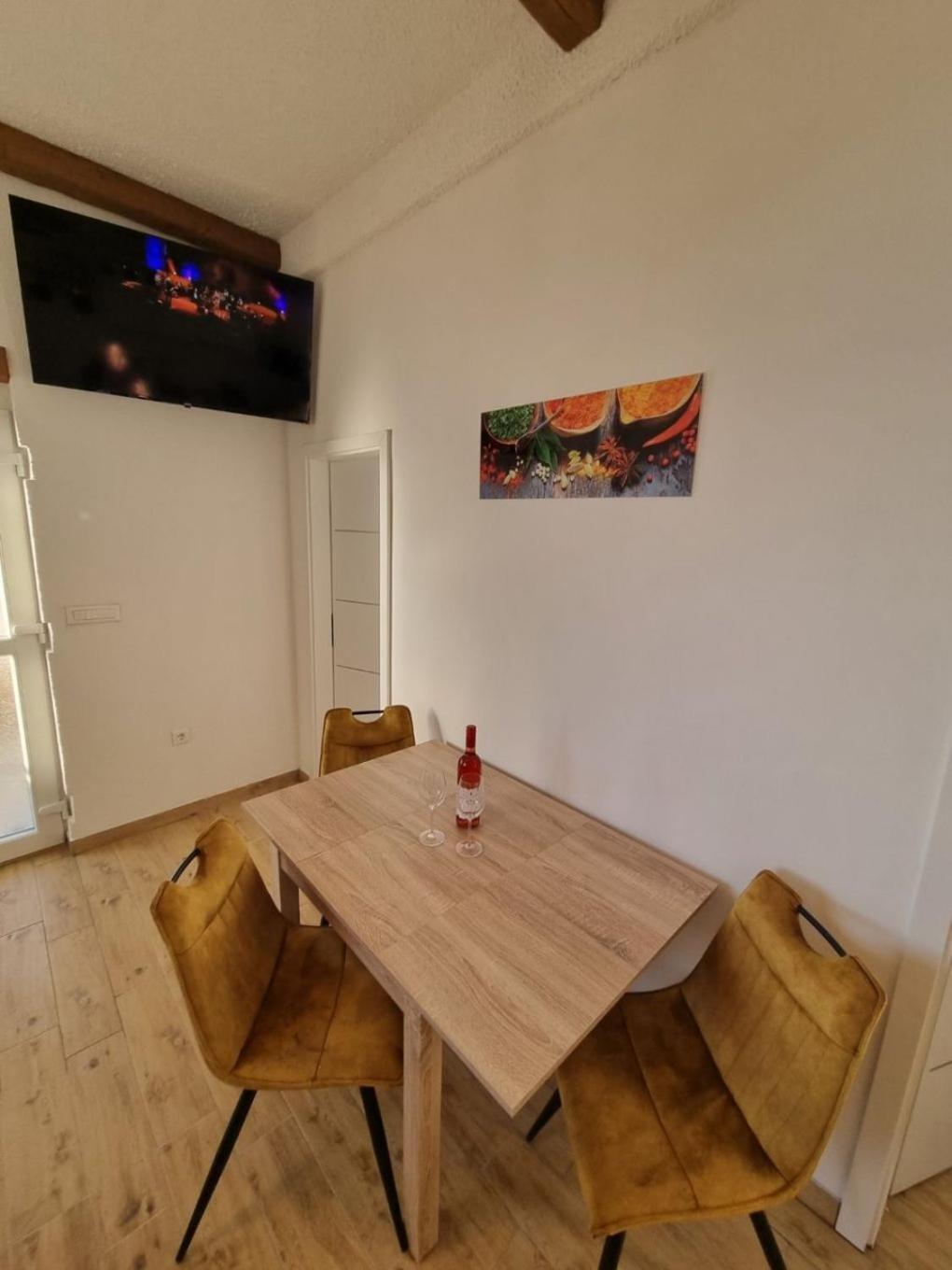 Apartments Gogi Живогоще Екстер'єр фото