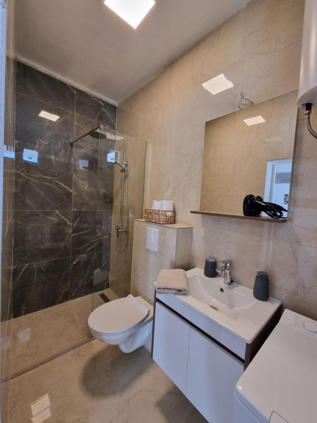 Apartments Gogi Живогоще Екстер'єр фото